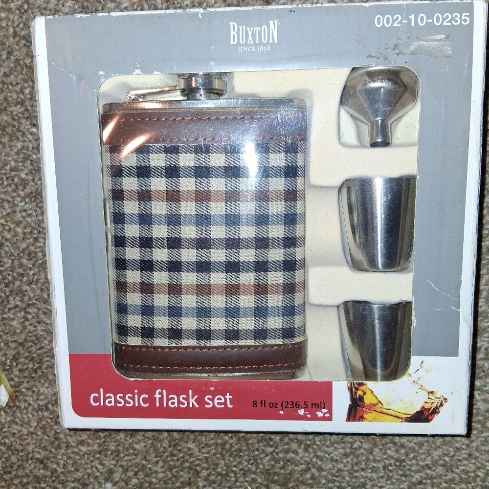 Buxton Checkered Flask Set with Silver Accents
